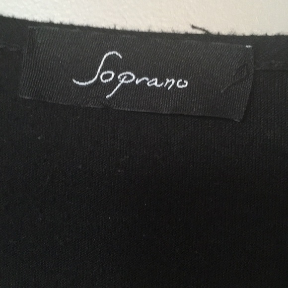 Flutter sleeve v-neck shirt - Picture 6 of 6